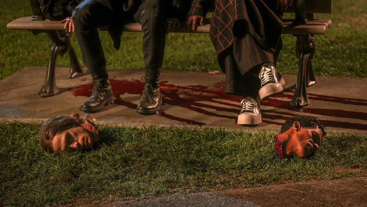Armand and Daniel behead Louis and Lestat in The Vampire Lestat finale (1)